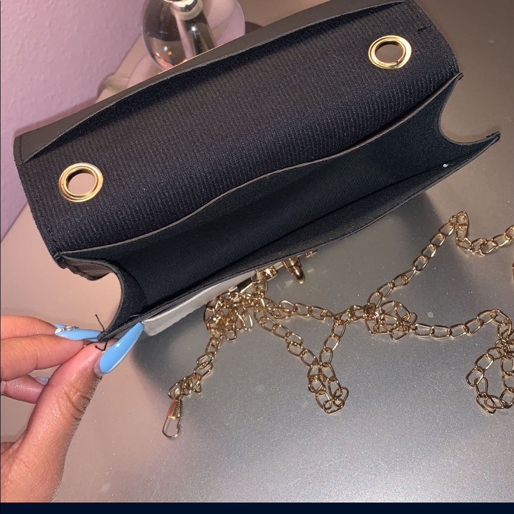 A small purse. Mostly for accessory. Black with some crème. - Picture 5 of 5